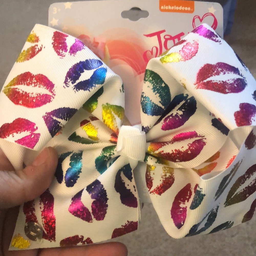 JoJo hairbow mutlicolor lips. New in Package.
